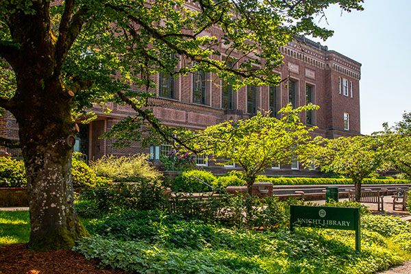 Photo of front exterior of Knight Library on University of Oregon campus